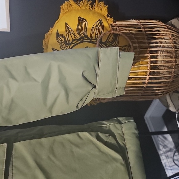 Adidas Olive Puffer Jacket - Picture 5 of 13